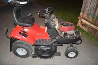 24-latek urządził sobie przejażdżkę kosiarką po imprezie