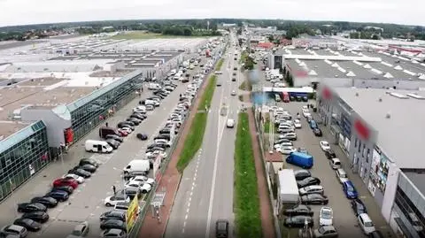 Wólka Kosowska to ogromne targowisko, na którym handluje się towarami sprowadzanymi z Azji