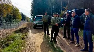 Wiceminister szef Frontexu pojawili się w poniedziałek z wizytą na granicy polsko-białoruskiej