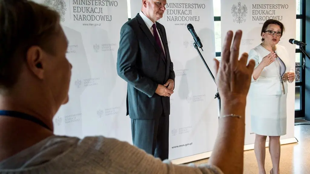 Zalewska zapowiada zmiany w szkolnictwie