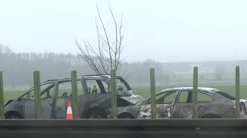 Zderzenie czterech aut na drodze S11. Dwa spłonęły. Jeden z kierowców był pijany i uciekł