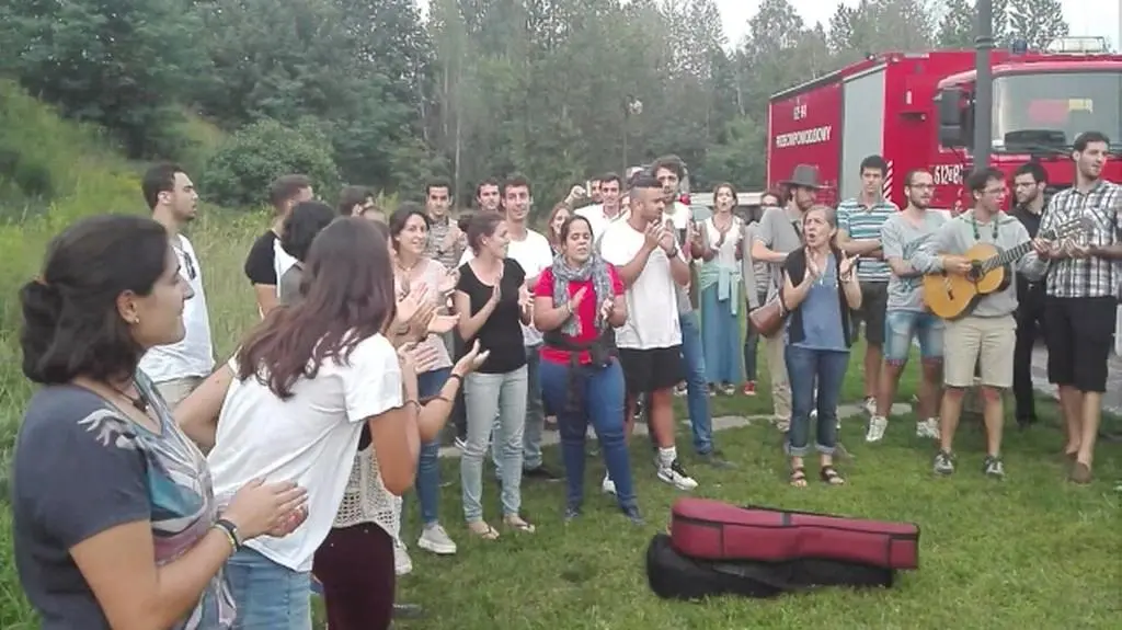 Pialgrzymi podziekowali strażakom śpiewem