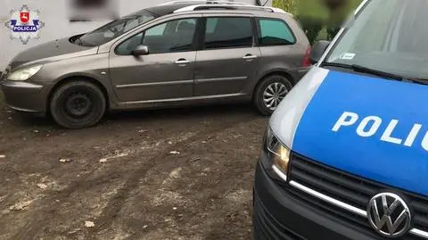 12-latek i jego 16-letnia siostra zabrali zaparkowany na podwórku samochód i pojechali na przejażdżkę. 