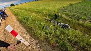 Motocyklista zjechał do rowu