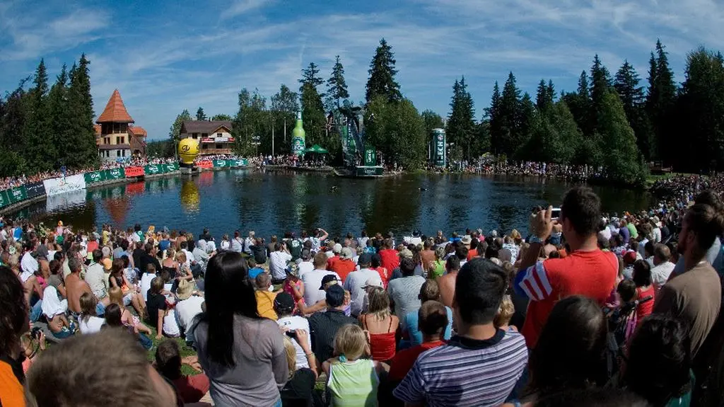 Skoki przyciągają setki kibiców