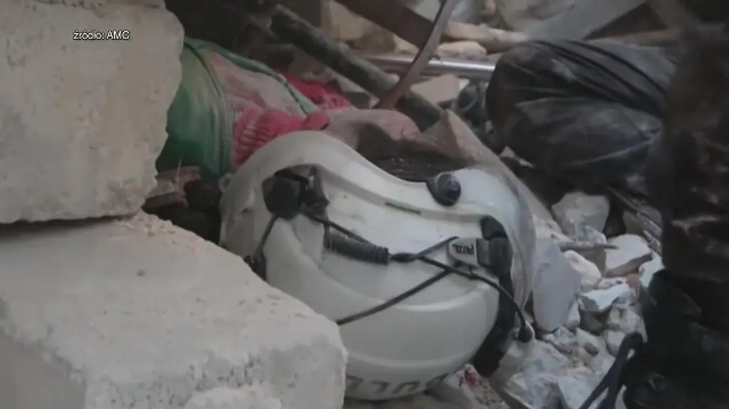 Mustafa Al-Huseinem jest jednym z pediatrów w oblężonym Aleppo