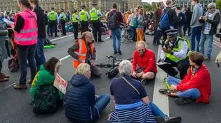 Extinction Rebellion i Just Stop Oil podczas protestu w Londynie.