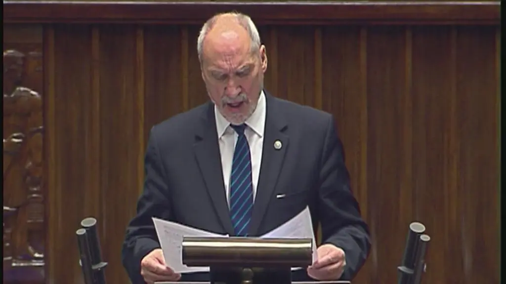Macierewicz jest przekonany, że Egipt sprzedał mistrale Rosji
