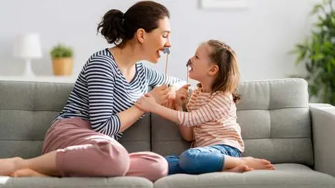 matka-dziecko-shutterstock_1933059863