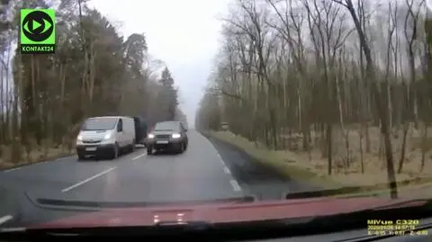"Wyjechał zza zakrętu, wyprzedzał inny samochód. Szczęście, że w tym miejscu jest pobocze"