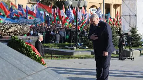"Niepojawianie się w przestrzeni publicznej jest zachowaniem bardzo nietypowym dla Łukaszenki"