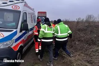 50-latek został zabrany do szpitala