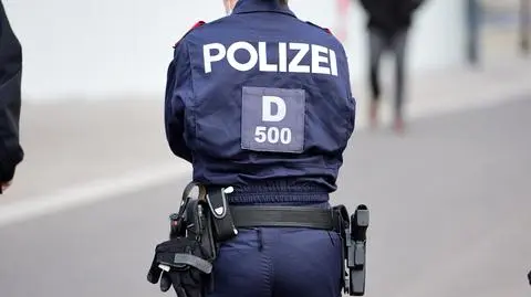policjantka policja austria funkcjonariusz shutterstock_1940520043