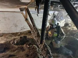 Pożar hali z suszem roślinnym w Koperni (woj. świętokrzyskie)