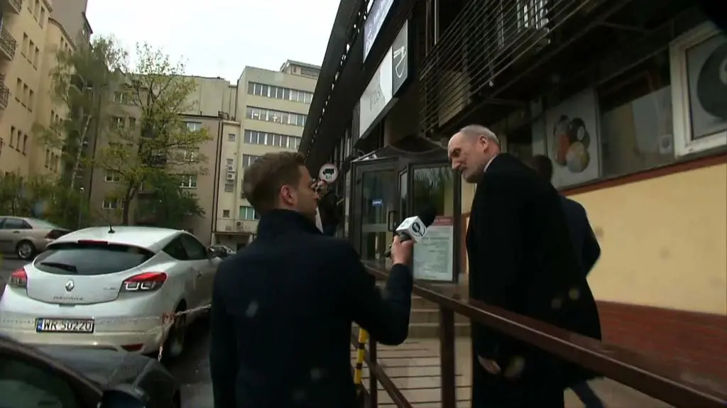 Minister obrony spotkał się z prezesem PiS na Nowogrodzkiej