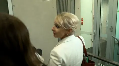 Posłanka PiS nielegalnie rozwieszała plakaty, miała "zastraszać" komendanta straży. Próby zadania pytań posłance