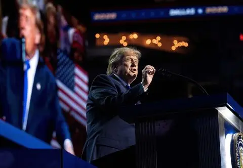 "Nie wygląda najlepiej, nie ubiera się najlepiej, nie mówi najlepiej". Trump o swoim kandydacie