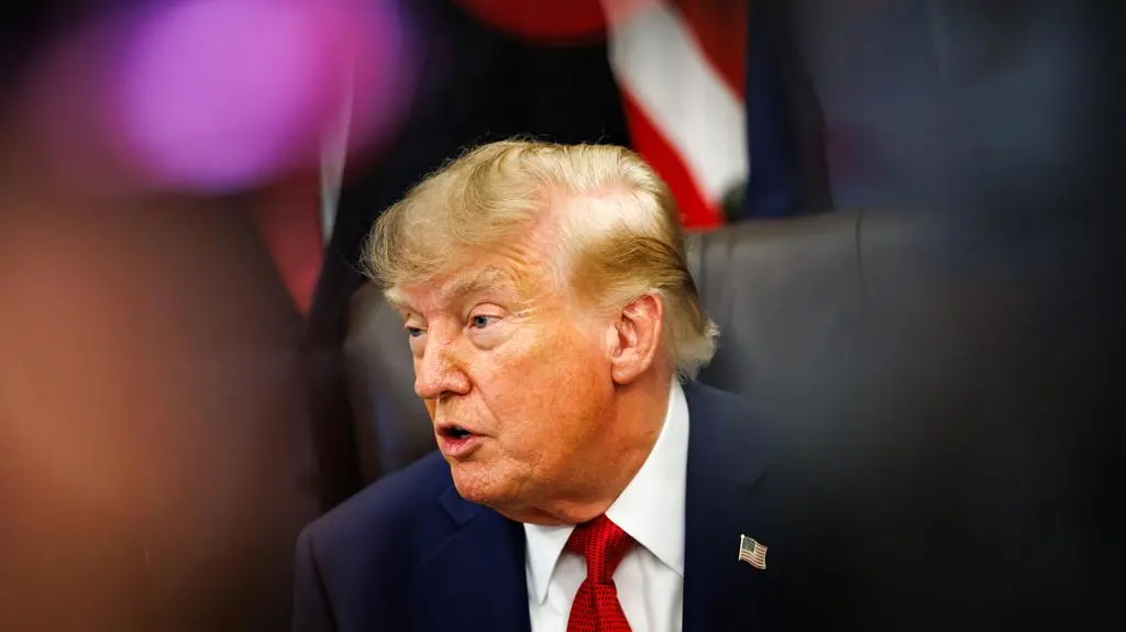 Trump wyrzucił część mediów. Inne telewizje zawieszają relacje