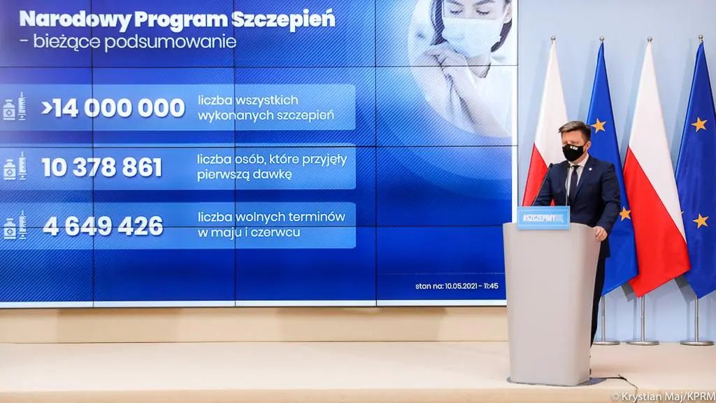 Michał Dworczyk na konferencji w KPRM