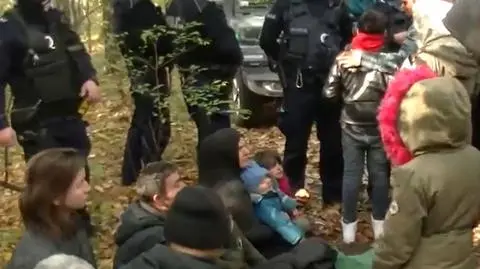 Aktywiści z Grupy Granica zarejestrowali interwencję służb wobec grupy migrantów