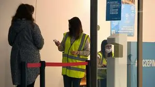 Punkt szczepień w centrum handlowym w Bytomiu