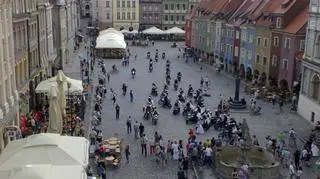 Motory przejeżdżały dookoła Starego Rynku