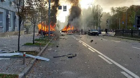 Zniszczenia po ataku rakietowym na Kijów 