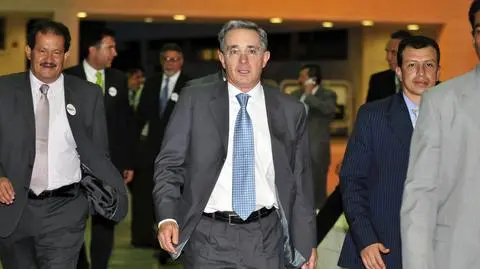 Przeciwko Alvaro Uribe toczy się śledztwo dotyczące domniemanych oszustw i zastraszania świadków