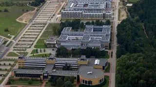 Po kolei wydziały: Matematyki i Informatyki, Biologii, Chemii i Wydział Historii w budowie