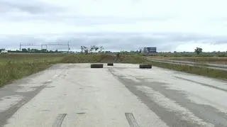 Mieszkańcy ułożyli opony na jezdni