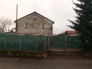 Dom wygląda niepozornie 