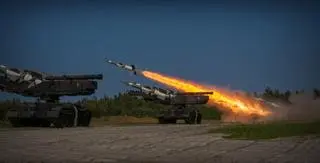 Pocisk startuje z wyrzutni S-125 Newa-SC