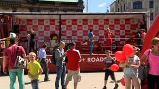 Bolid stoi na Placu Wolności 