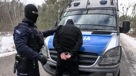 Kierowca odpowie między innymi za pomocy w nielegalnym przekroczeniu granicy oraz niezatrzymania się do kontroli drogowej