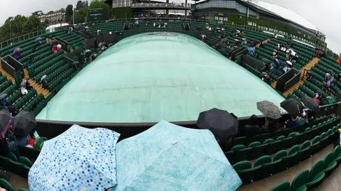 Deszcz opóźnia początek Wimbledonu. Co z meczem Świątek?