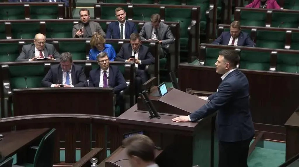 Sławomir Mentzen podczas debaty nad wnioskiem nieufności wobec Adama Bodnara