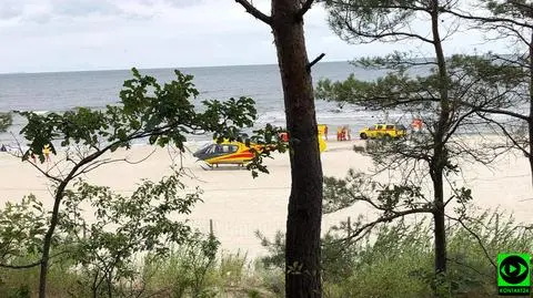 Akcja ratunkowa na plaży, śmigłowiec w akcji. "Mężczyzna prawdopodobnie miał zawał"
