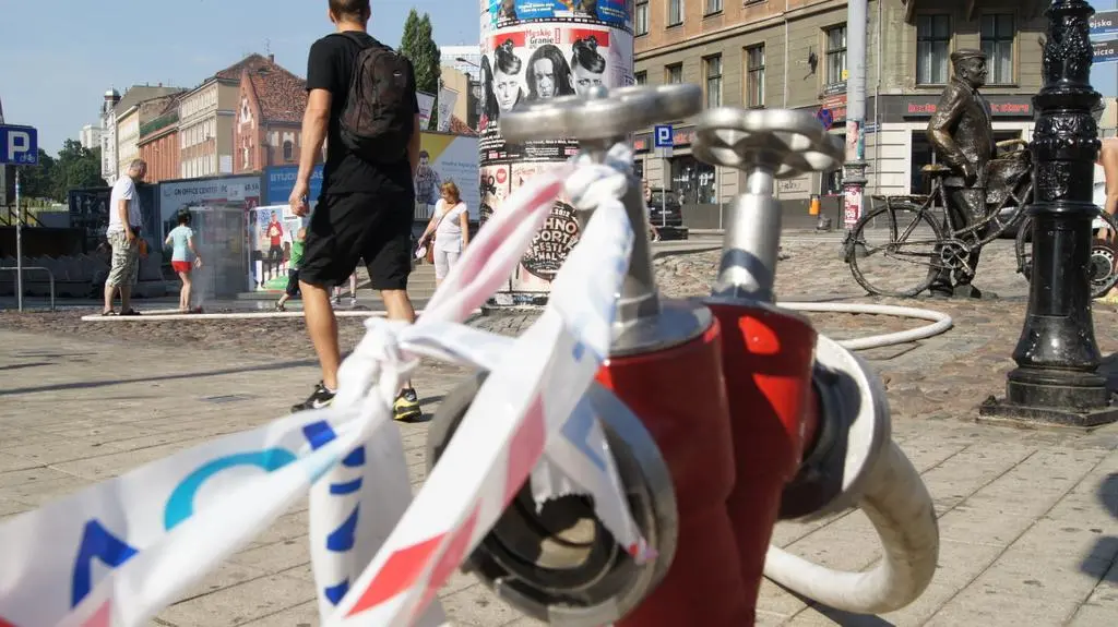 Kurtyny ustawił Aquanet