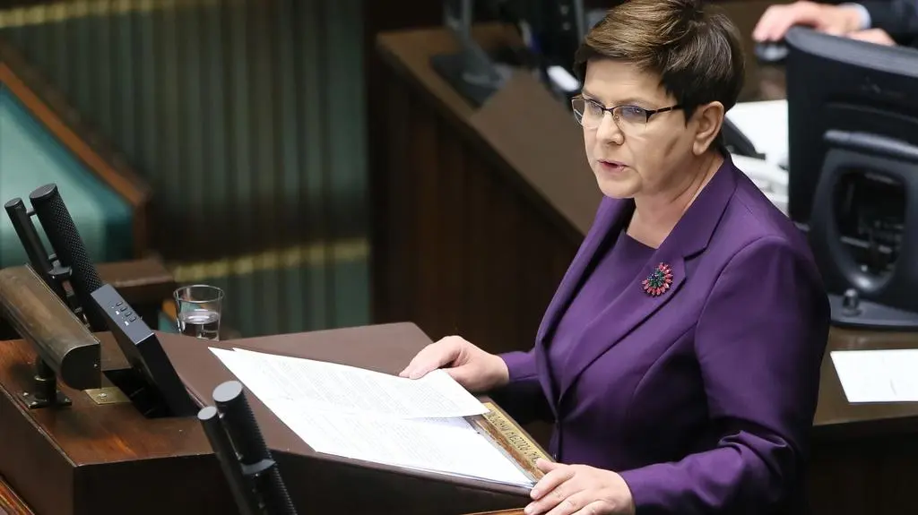 Szydło: dziś ludzie biją polskiej policji brawo