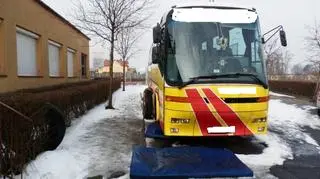 Autobus miał zabrać dzieci na wycieczkę do Wałbrzycha