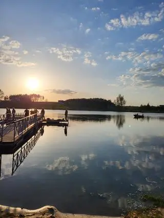 Dwaj Kolumbijczycy skoczyli do jeziora na Pomorzu