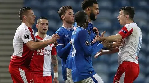 Skandal w Glasgow. Piłkarz dostał z pięści w twarz, bo został źle zrozumiany?