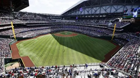 Pełne trybuny na meczu ligi MLB. "Skalkulowane ryzyko"