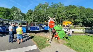 Ciuchcią podróżowało około 40 osób