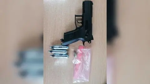 Policjanci zabezpieczyli pistolet na sprężone powietrze