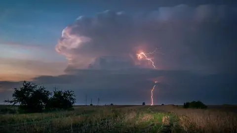 W dzień i w nocy może zagrzmieć