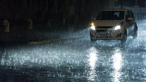 Niebezpieczna noc w czterech województwach. Alerty przed silnymi ulewami i burzami