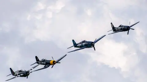 Był jedynym pilotem marynarki USA, który zestrzelił myśliwce dwóch wrogich armii