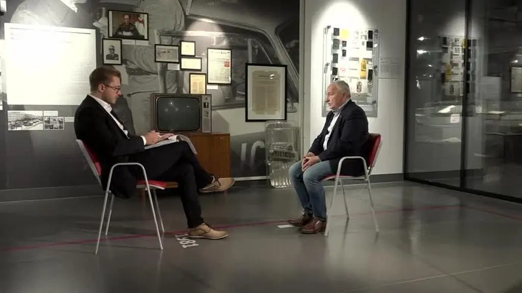 1711N370X CNB KUBIK ROZMOWA