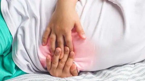 dziecko bol brzuch shutterstock_1783437653